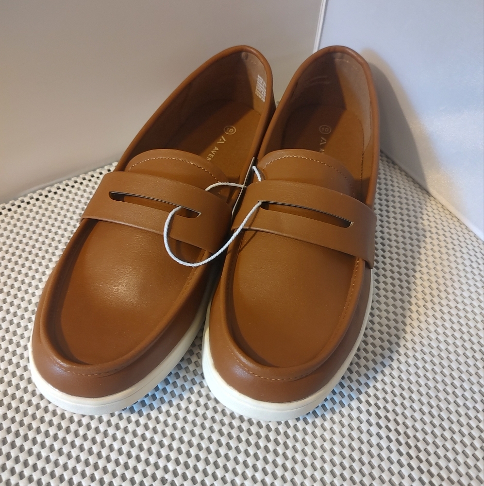 Avenue Mens Size 10 Casual Loafers Brown NWT Aldi